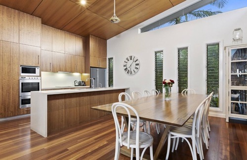 Noosa Heads House | Minutes from Hastings Street