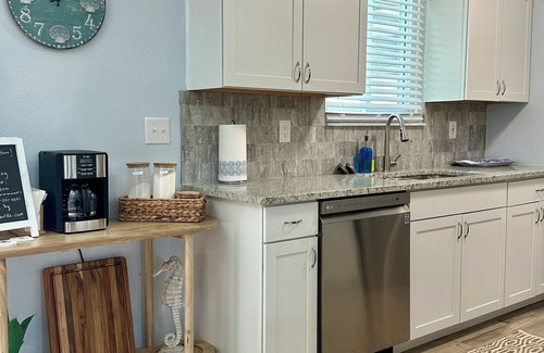 Spring Hill House | Minutes to Weeki Wachee Head Springs Pool AND hot tub!