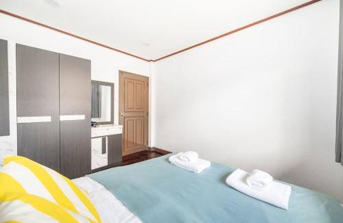 Samsen Nok Villa | MIQ HK16 - 3BR Huai Khwang MRT with Pool Table near Jodd Fair