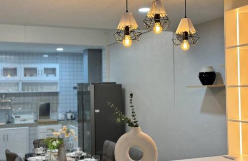 Samsen Nok Villa | MIQ HK256 5BR MRT Ratchada and HuaiKhwang