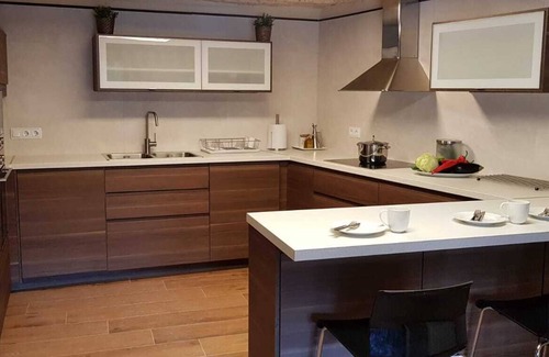 Cardona House | MIRO VELL for 18 people, with barbecue, pool, wi-fi, and views of the Pyrenees