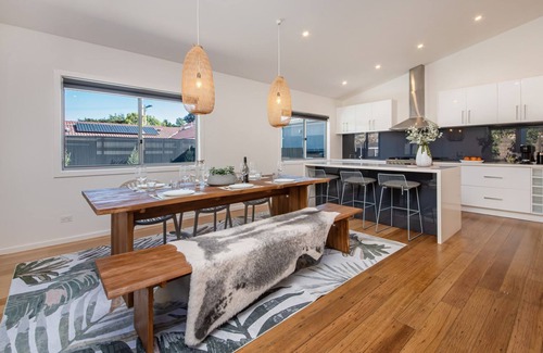 Mornington House | Missy's Escape | Family Oasis with Pool & Spa
