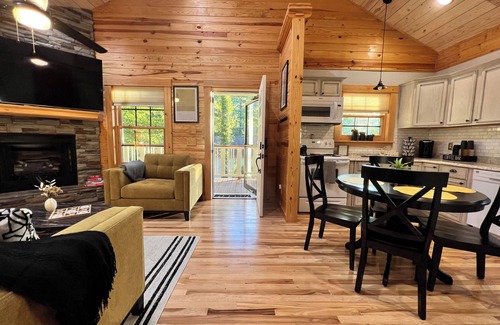 West Jefferson Cabin | Misty Pine Place newly built Cabin/Fire-Pit/Hiking