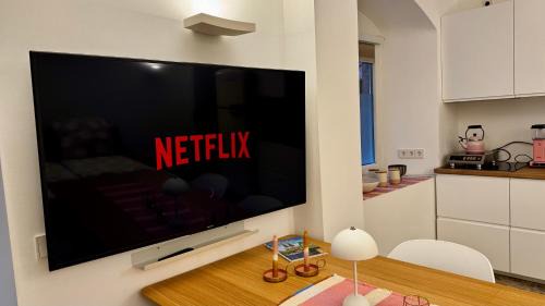 New Town Apartment | Mitten in der Kölner City - Design trifft Altbau