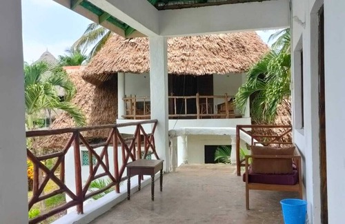 Galu Beach Apartment | Miwa Budget Apartments 5mins less walk to beach(single budget rooms)