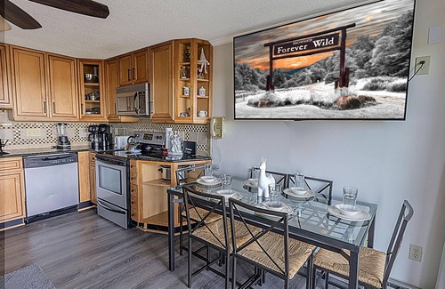 Snowshoe Condo | ML 268: Wonderful mountain views await you in this lovely summer oasis!