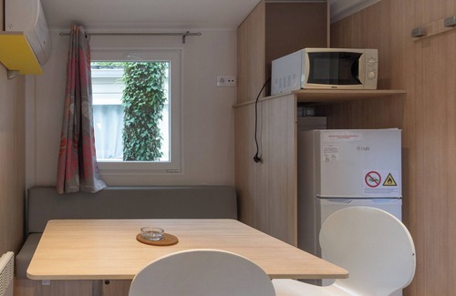 Lavilledieu RV Rental | Mobile Home 'A - 1-4 Pers' with Shared Pool, Private Terrace and Shared Garden