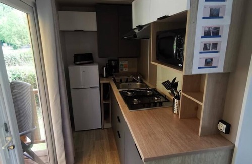 Ivry-la-Bataille Apartment | Mobilhome 6 pers Air-conditioned/tv/wifi 3* campsite