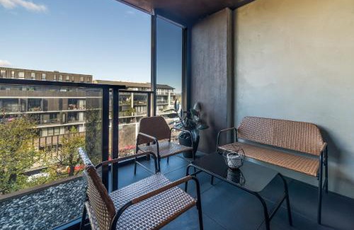 Braddon Apartment | Modern 1-Bed Apartment With Pool And Sauna
