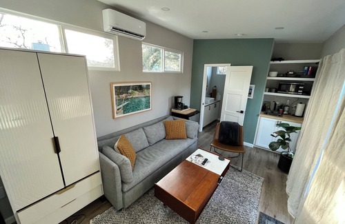 Austin Apartment | Modern 1-Bedroom Casita with Hot Tub in South Austin