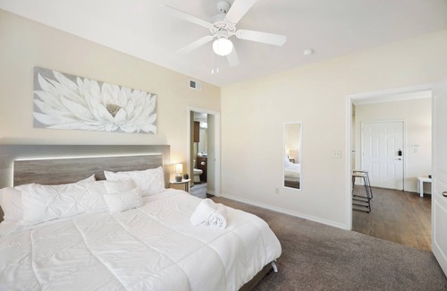 South Arlington Condo | Modern 1Br Condo Spacious /Pool/Gym/Central Area