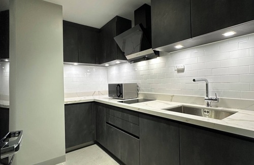 Katuparan Condo | Modern 1BR Edge w/Washer & Balcony in Uptown BGC