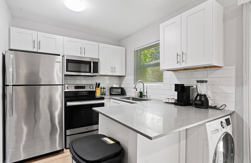 Hyde Park Apartment | Modern 1BR Near UT | Hyde Park | Evonify 6373