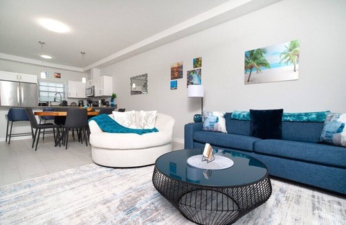 Northwest Point Apartment | Modern 2 Bed Apt w/Pool Near to Diving, Beach, etc