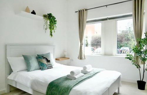 Stepney Green Apartment | Modern 2 Bed flat in East London