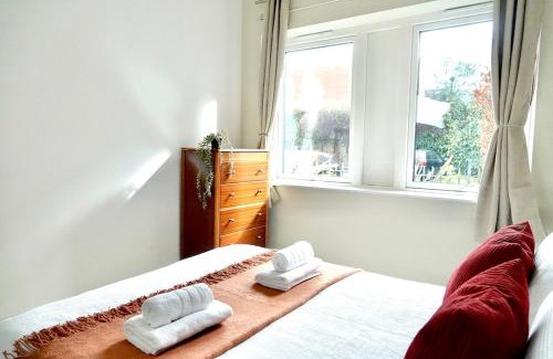 Stepney Green Apartment | Modern 2 Bed flat in East London