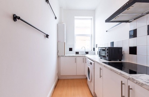 Portsmouth House | Modern 2-Bed House Near Seafront, Portsmouth