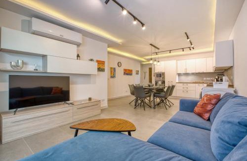 Qawra Apartment | Modern 2-Bedroom Apartment Near the Sea