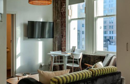 Te Aro Apartment | Modern 2-Bedroom Central City Apartment
