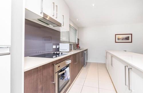 Turner Apartment | Modern 2BR 2BA Apartment Close to City & ANU
