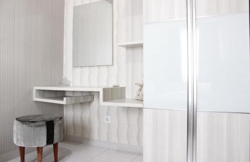 Cibaduyut Apartment | Modern 2BR Apartment at Mekarwangi Square Cibaduyut By Travelio