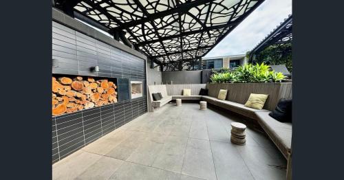 North Melbourne Apartment | Modern 2BR, Gym & Parking