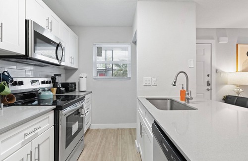 Hyde Park Apartment | Modern 2BR Near UT | Hyde Park | Evonify 4318