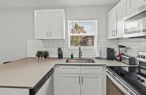 Hyde Park Apartment | Modern 2BR Near UT | Hyde Park | Evonify 7139