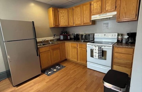 Morgantown Apartment | Modern 2BR w/Ensuite | Downtown Morgantown | WVU