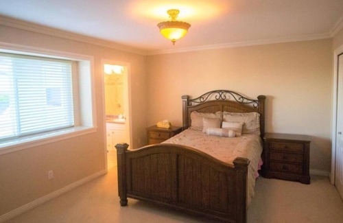 Coquitlam House | Modern 3 bdrm 3 bathrm, River view, Gym with pool table, ping pong, treadmill