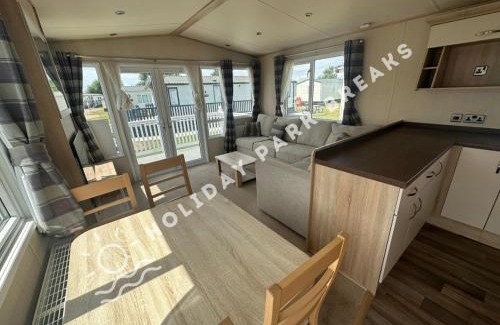 Selsey House | Modern 3 bed; West Sands @ Seal Bay Resort