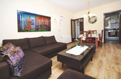 El Poble-sec Apartment | Modern 3-bedroom apartment in the city centre, with elevator, AC, washer, dryer