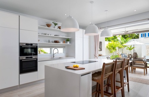 Porters Villa | Modern 3 bedroom villa in gated community. Just 5 mins to Holetown & Beaches