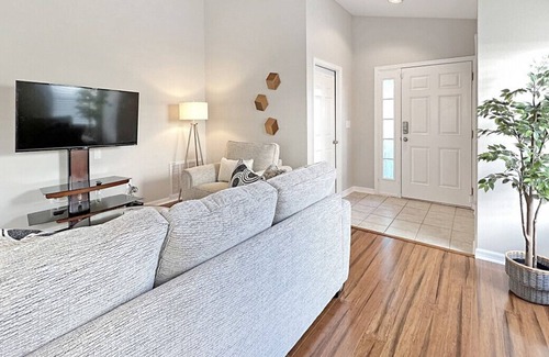 Oak Grove Apartment | Modern 3 BR Home with Large Garage, Fenced Yard