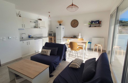 Sete Apartment | Modern 3-room Apartment Near Beaches with Terrace & Parking