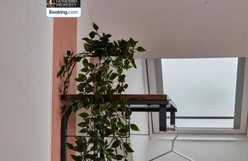 Leeds House | Modern 4Bedroom House By Homebird Property Management Short Lets & Serviced Accommodation Leeds With Private Parking & Garden