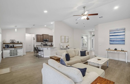 Palm Harbor House | Modern 4BR Retreat Near Beach + Heated Pool