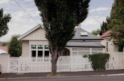 West Hobart House | Modern and central cottage in West Hobart