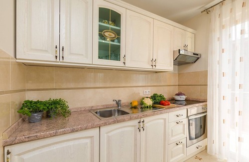 Rosini Apartment | Modern and fully equipped apartment with a private garden near Porec