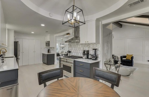 Far North Dallas House | Modern and Spacious Dallas Getaway w/Private Pool