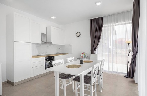 Banjol Apartment | Modern apartment, 300m from the beach