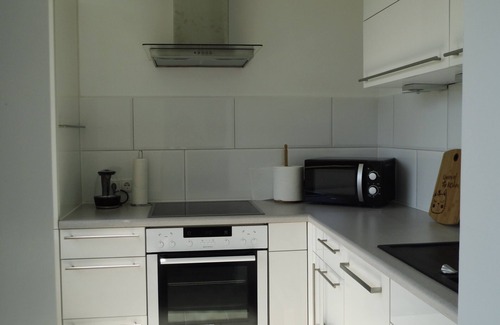 Hochheide Apartment | Modern apartment 45 m" up to 3 persons with balcony, elevator, WLAN,