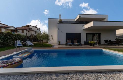 Vrvari Apartment | Modern apartment Ana with Jacuzzi and Pool