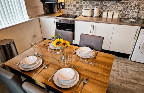 Liverpool Apartment | Modern apartment at County Road, close to stadiums and city centre