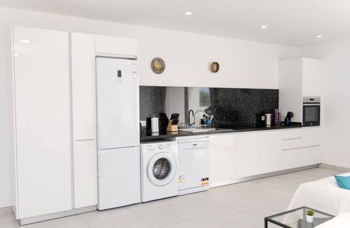 Tinajo Apartment | Modern Apartment - Casa Vista Bermeja
