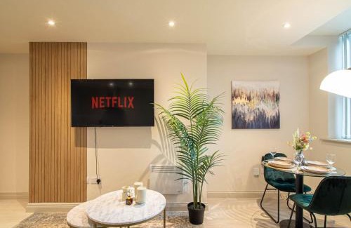 Leeds City Center Apartment | Modern Apartment Central Leeds By High Street Free Parking SMA Stays