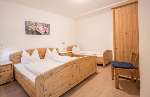 Mareta Apartment | Modern Apartment Enzian with Mountain View, Wi-Fi, Sauna, Terrace & Balcony; Parking Available