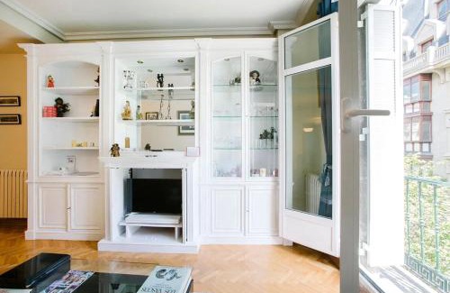 San Sebastian Centro Apartment | Modern apartment in Donostia, 75 m² with jacuzzi.