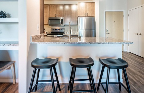 Brown Deer Apartment | Modern Apartment in Prime Location (ID9985X43)