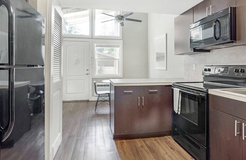 Longmont Apartment | Modern Apartment in Prime Location (ID6199X15)